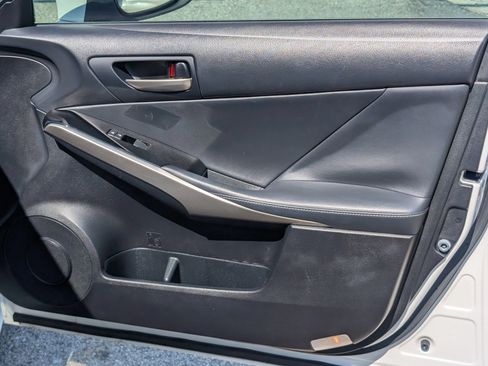 Used 2018 Lexus IS 300 w/ Comfort Package RWD image 40