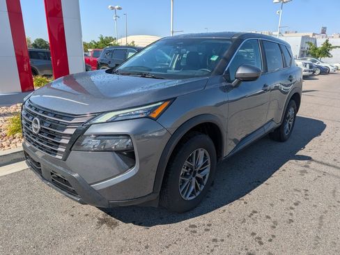 Used 2026 Nissan Rogue SV FWD image 3