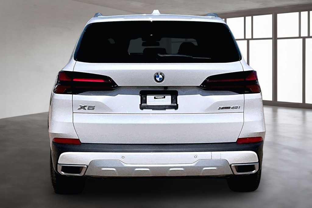 Used 2024 BMW X5 xDrive40i w/ Parking Assistance Package AWD/4WD image 4