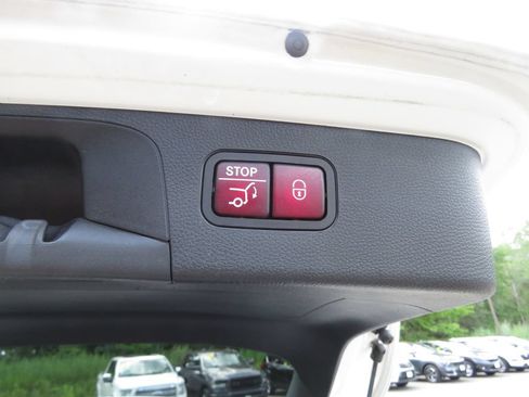Used 2019 Mercedes-Benz GLC 300 4MATIC image 18