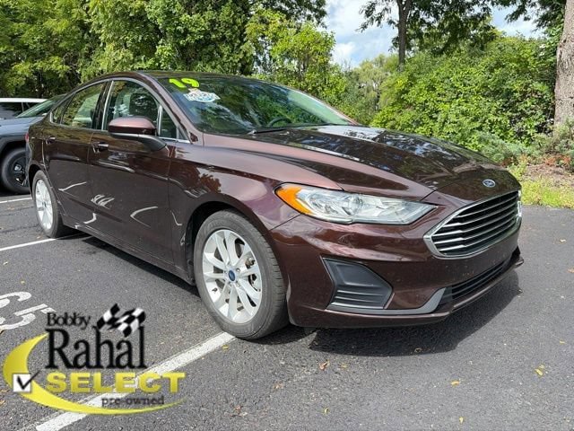 Used 2019 Ford Fusion SE FWD image 1