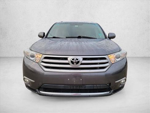Used 2011 Toyota Highlander Limited w/ Tow Pkg FWD image 2