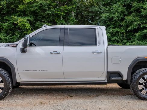 Used 2024 GMC Sierra 2500 Denali w/ Denali Reserve Package AWD/4WD image 2