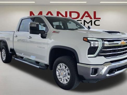 Used 2024 Chevrolet Silverado 2500 LTZ w/ LTZ Convenience Package AWD/4WD image 3