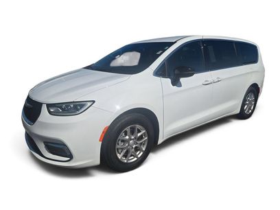 Used 2025 Chrysler Pacifica Select