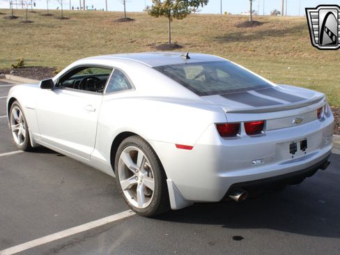 Used 2010 Chevrolet Camaro SS w/ RS Package image 3