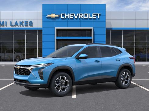 New 2026 Chevrolet Trax LT w/ Driver Confidence Package FWD image 2