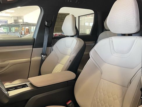 Used 2025 Volvo EX90 Ultra image 26
