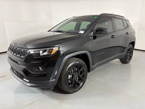 New 2026 Jeep Compass Latitude w/ Sun and Sound Group AWD/4WD image 4