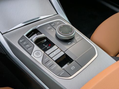 Used 2025 BMW 230i Coupe w/ M Sport Package image 27