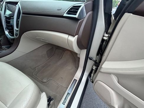 Used 2015 Cadillac SRX Luxury w/ Driver Awareness Package FWD image 28