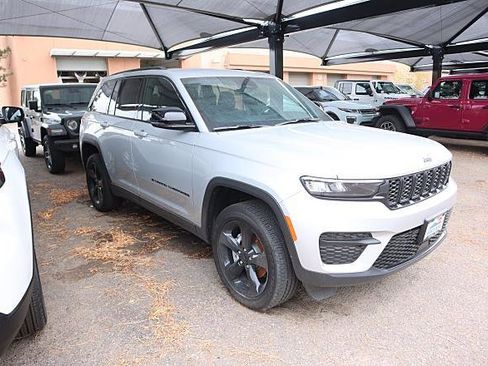 New 2025 Jeep Grand Cherokee Altitude image 2