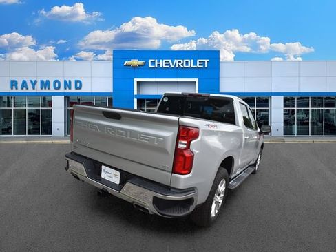 Used 2020 Chevrolet Silverado 1500 LTZ w/ LTZ Premium Package AWD/4WD image 3