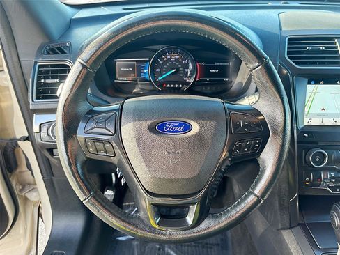 Used 2018 Ford Explorer XLT w/ Equipment Group 202A image 12