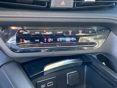 Used 2023 Buick Envision Essence image 11