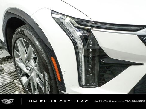 Used 2025 Cadillac Optiq Luxury 1 AWD/4WD image 37