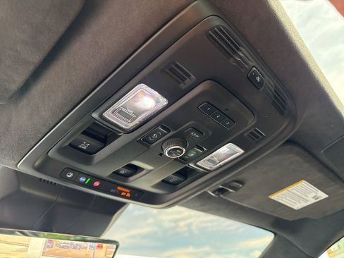Used 2023 Cadillac Escalade ESV V AWD/4WD image 37