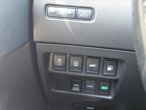Used 2020 Nissan Rogue SV AWD/4WD image 12