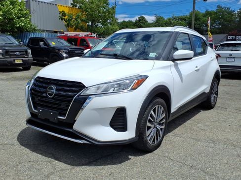 Used 2021 Nissan Kicks SV FWD image 3