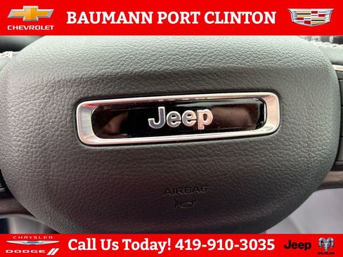 Used 2024 Jeep Grand Cherokee Limited w/ Luxury Tech Group II AWD/4WD image 30