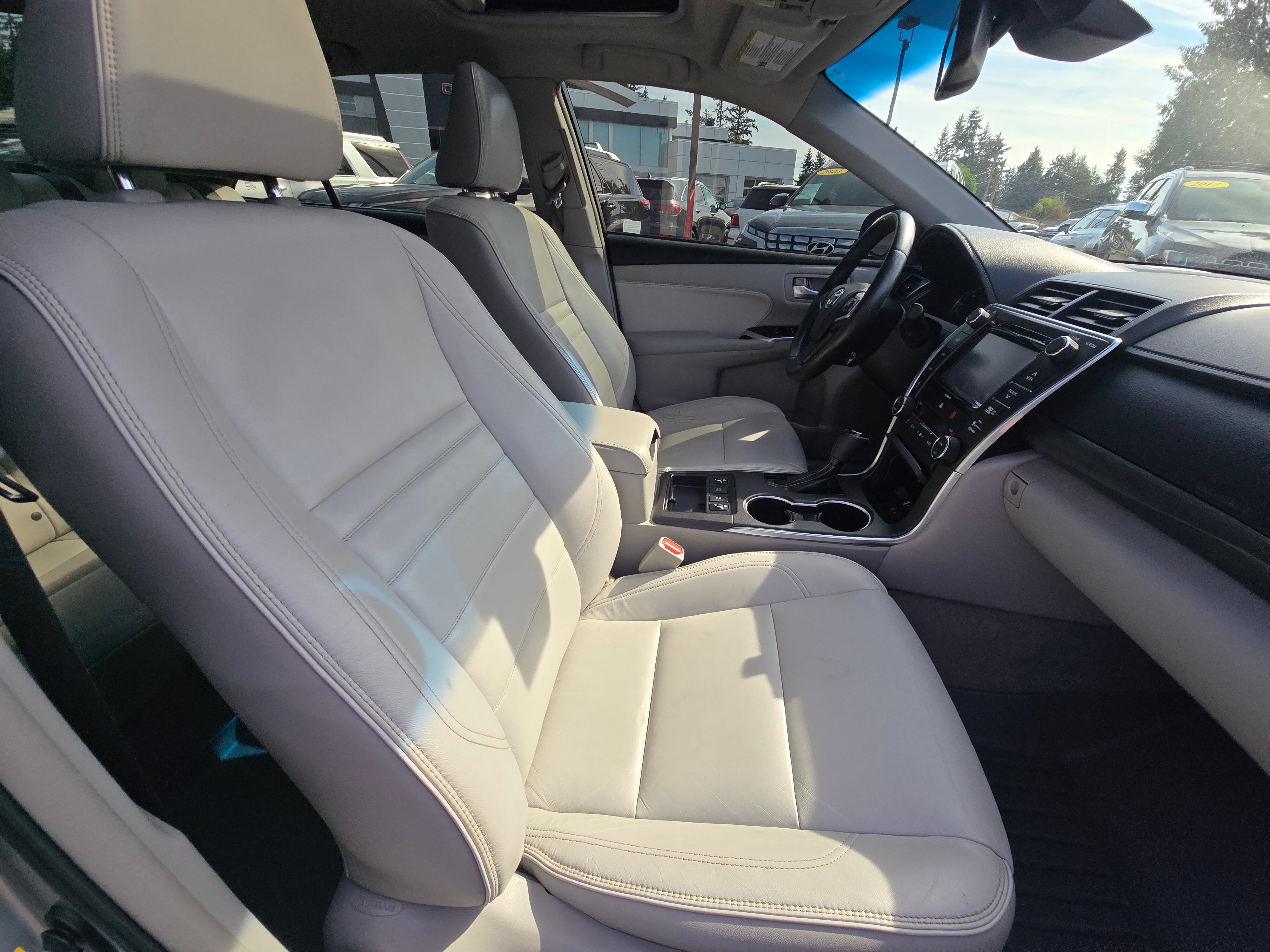 Used 2016 Toyota Camry XLE w/ Moonroof Package FWD image 11