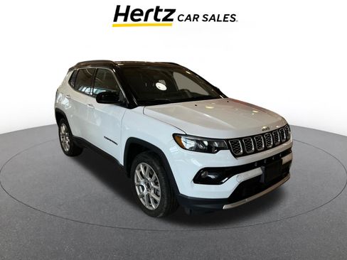Used 2025 Jeep Compass Limited image 1