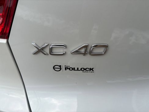 Certified 2025 Volvo XC40 B5 Core image 8