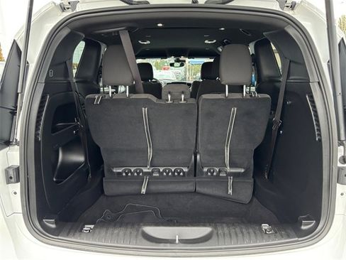 Used 2024 Chrysler Pacifica Touring image 28