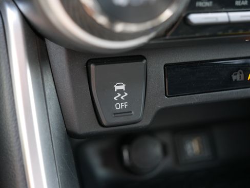 Used 2024 Toyota RAV4 LE AWD/4WD image 29