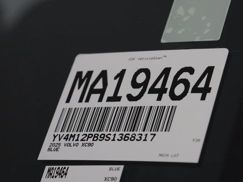 Used 2025 Volvo XC90 B5 Plus AWD/4WD image 25