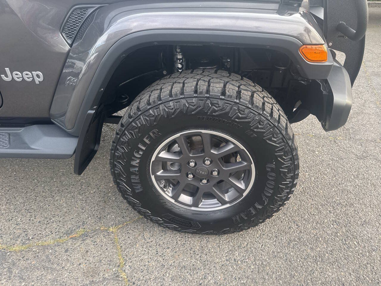 Used 2020 Jeep Gladiator Overland AWD/4WD image 23