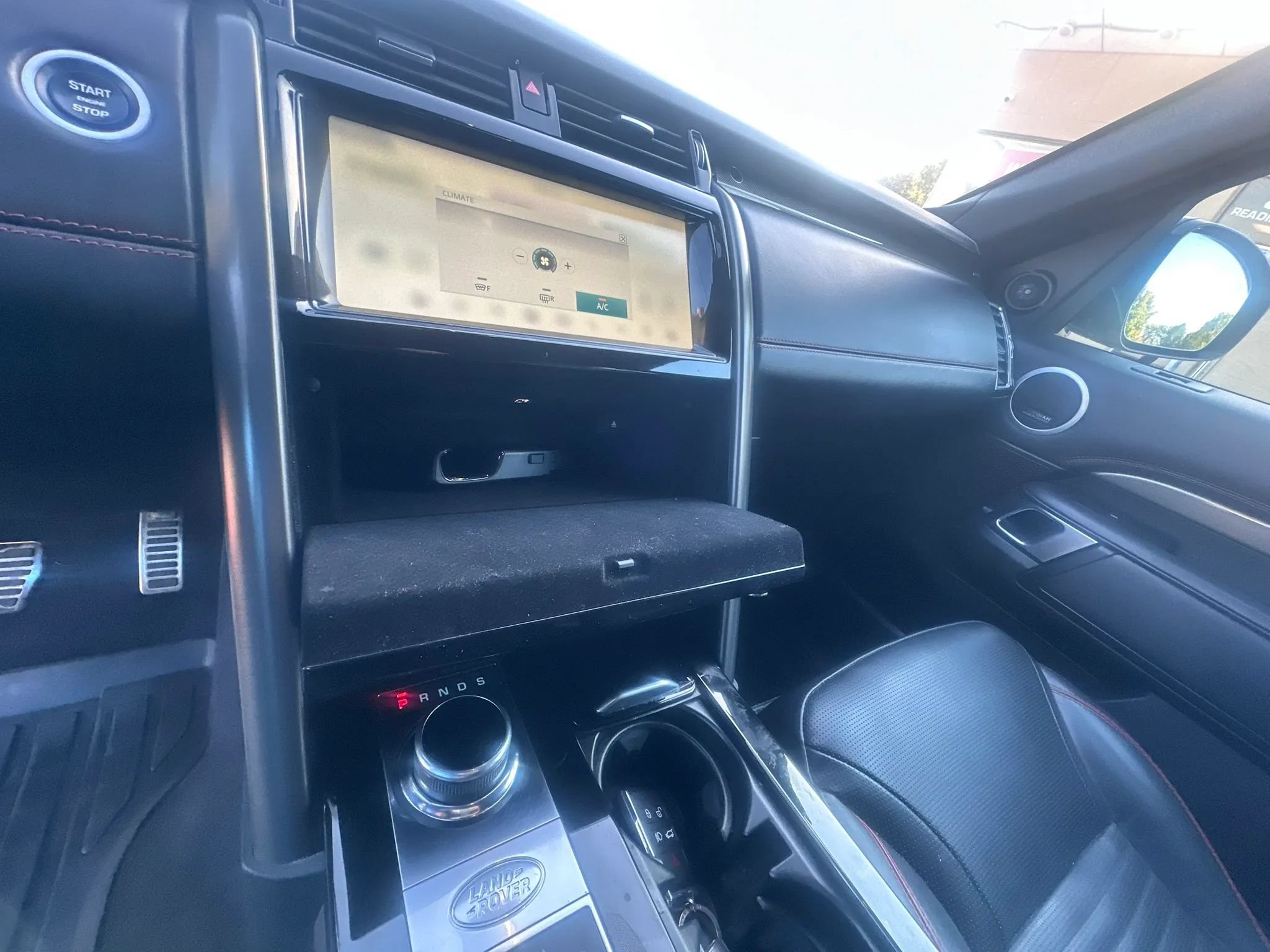 Used 2018 Land Rover Discovery HSE Luxury AWD/4WD image 17