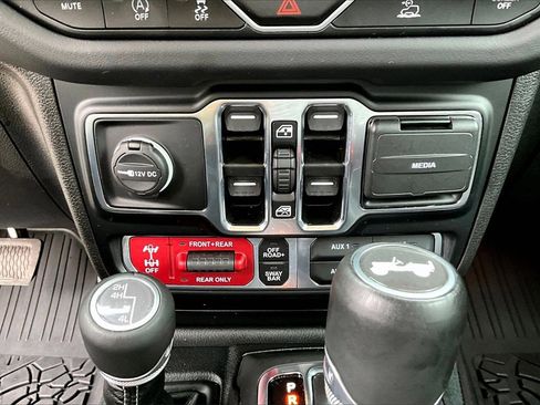 Certified 2024 Jeep Wrangler Unlimited Rubicon w/ Convenience Group image 16