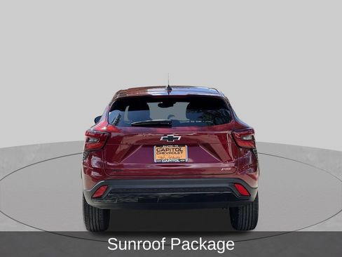 Used 2025 Chevrolet Trax RS w/ Sunroof Package FWD image 4