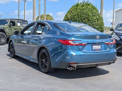 Used 2025 Toyota Camry SE image 8
