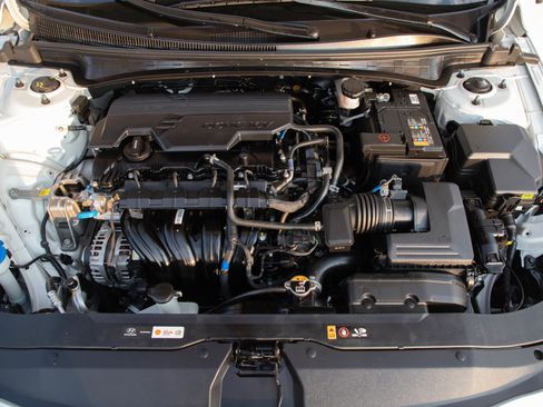 Used 2025 Hyundai Elantra SEL FWD image 28
