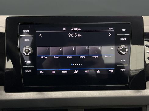 Used 2025 Volkswagen Jetta SE image 18