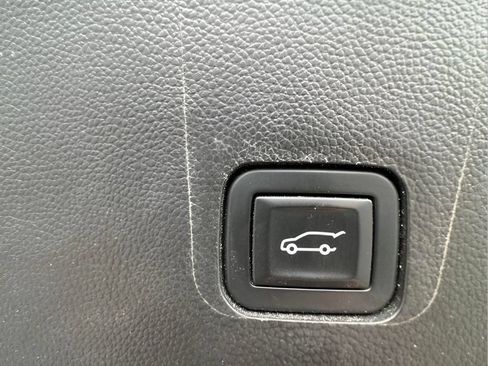 Used 2019 Chevrolet Traverse RS w/ LPO, Floor Liner Package AWD/4WD image 17