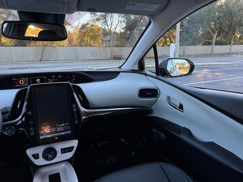 Used 2017 Toyota Prius Prime Advanced image 26