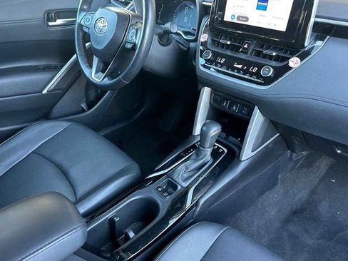 Used 2024 Toyota Corolla Cross XLE image 14