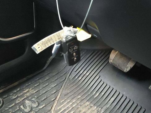 Used 2023 RAM 1500 Laramie AWD/4WD image 18