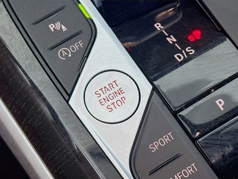 Used 2024 BMW 330i Sedan w/ Convenience Package image 21