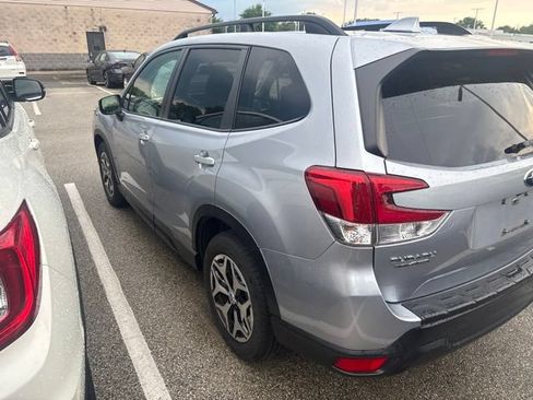 Used 2019 Subaru Forester Premium AWD/4WD image 3