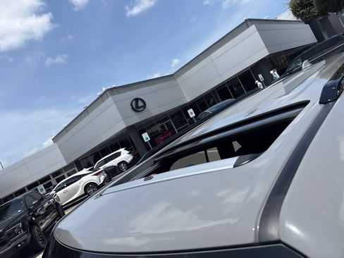 Used 2026 Lexus GX 550 w/ Accessory Package (2T) AWD/4WD image 10