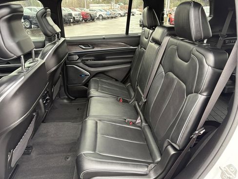 Used 2021 Jeep Grand Cherokee L Overland w/ Luxury Tech Group IV image 13