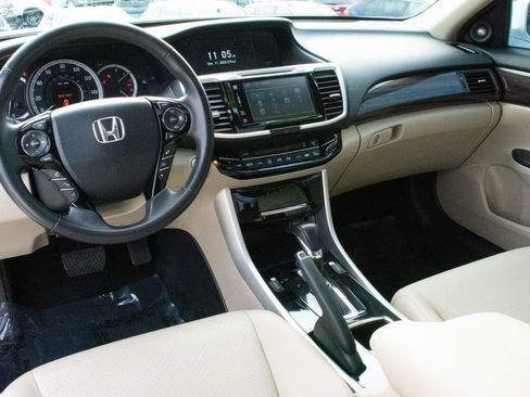 Used 2017 Honda Accord Touring image 17