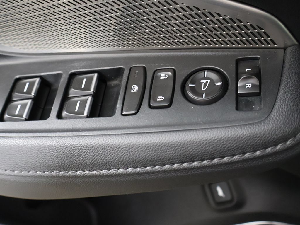 Used 2023 Acura MDX SH-AWD image 35