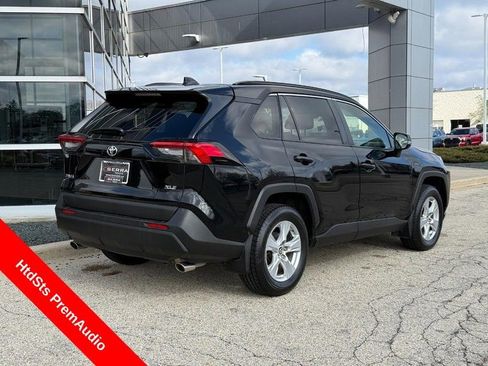 Used 2019 Toyota RAV4 XLE w/ Convenience Package FWD image 3
