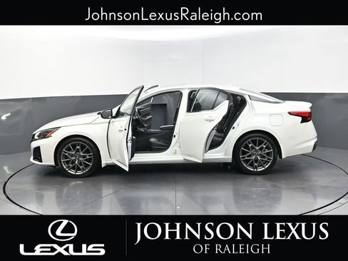 Used 2023 Nissan Altima 2.0 SR FWD image 35