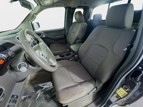 Used 2013 Nissan Frontier SV RWD image 11